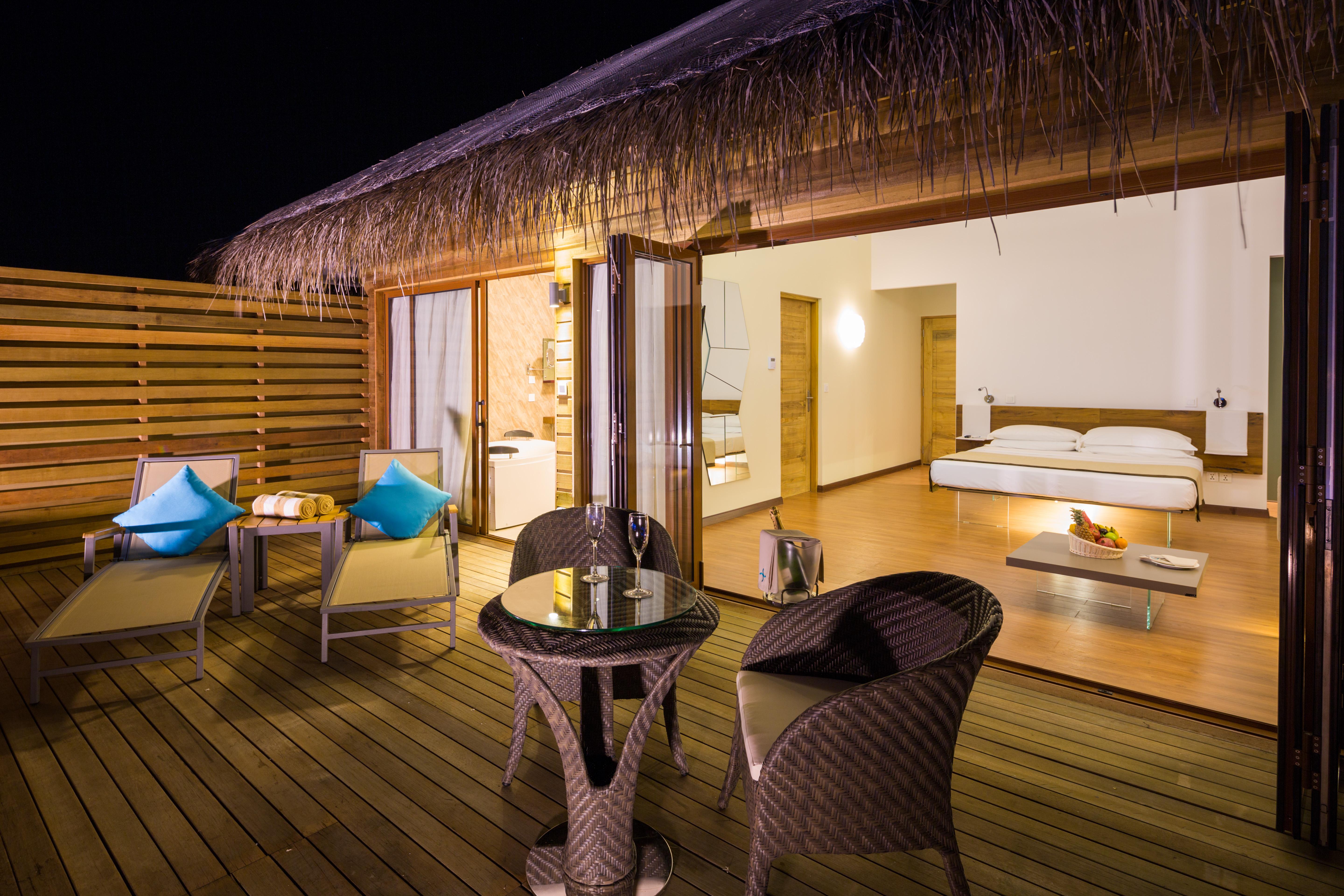 Cocoon Maldives Hotel Kurendhoo Bagian luar foto