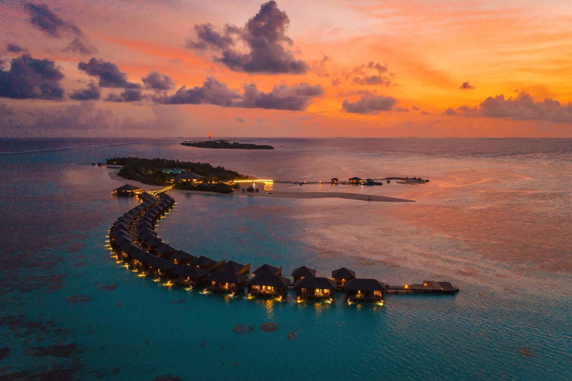 Cocoon Maldives Hotel Kurendhoo Bagian luar foto