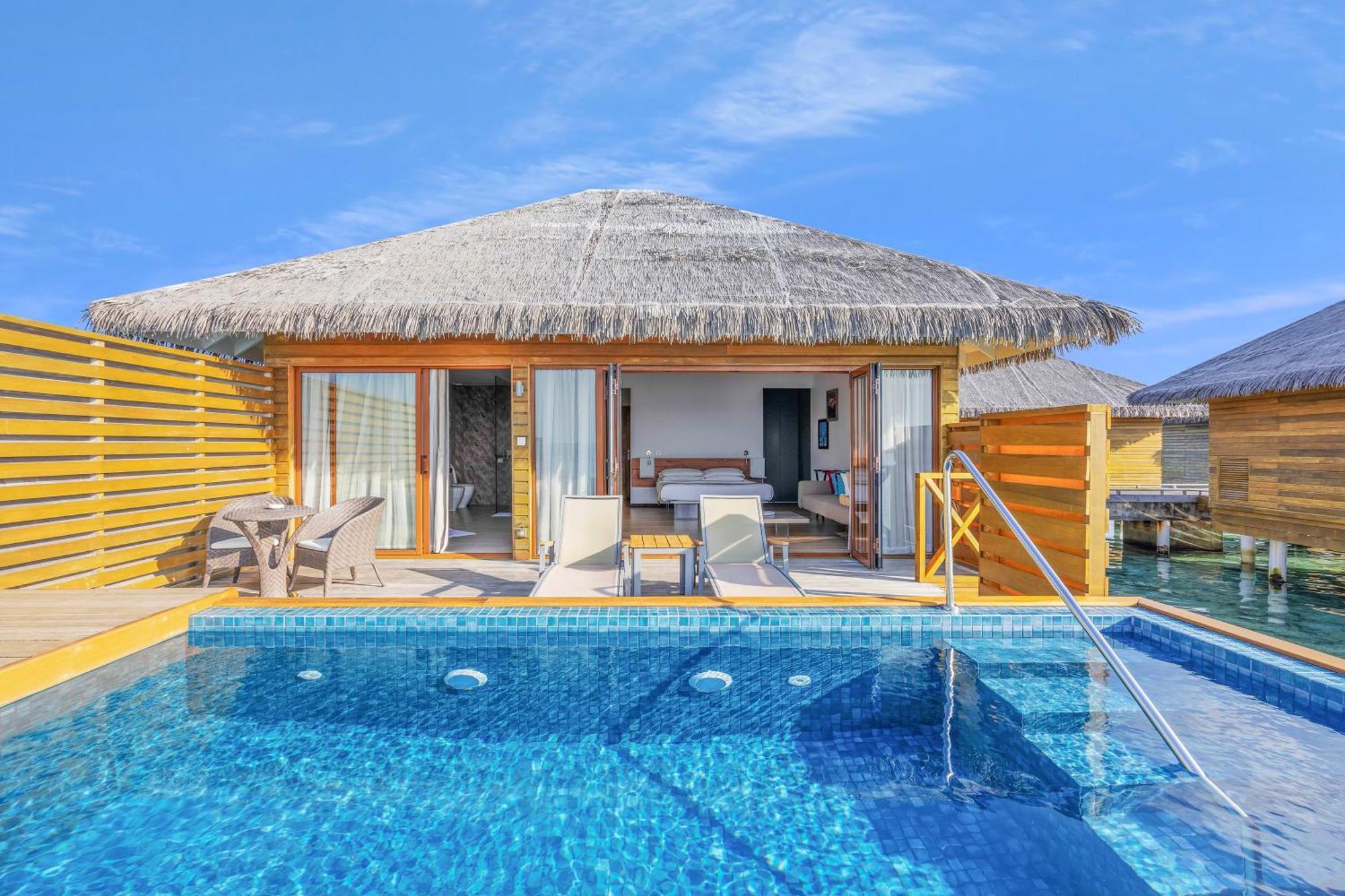 Cocoon Maldives Hotel Kurendhoo Bagian luar foto