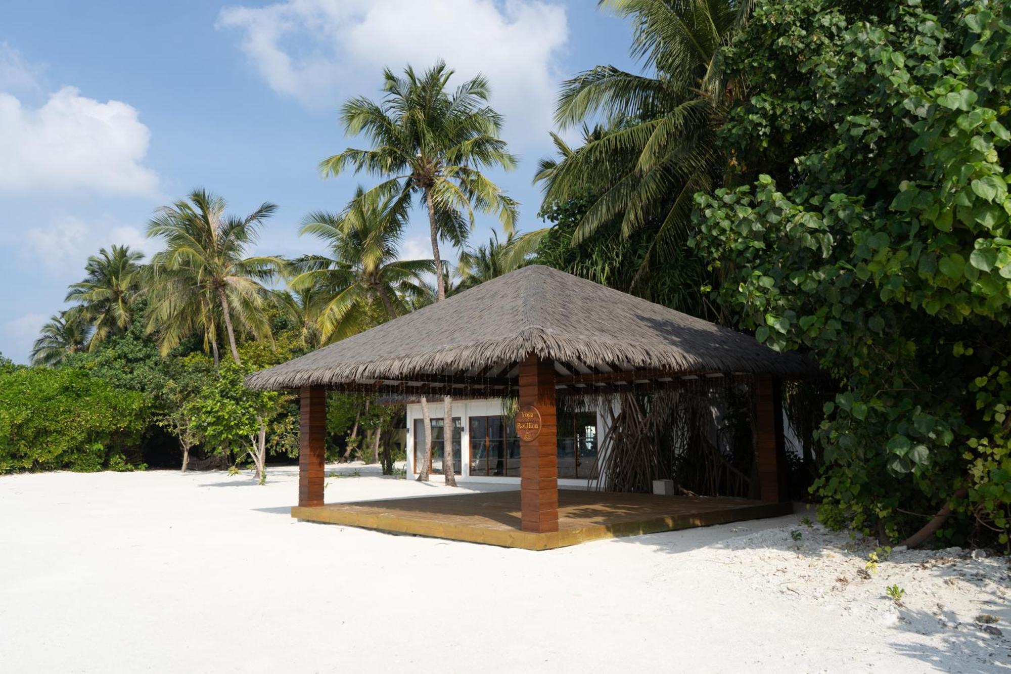 Cocoon Maldives Hotel Kurendhoo Bagian luar foto