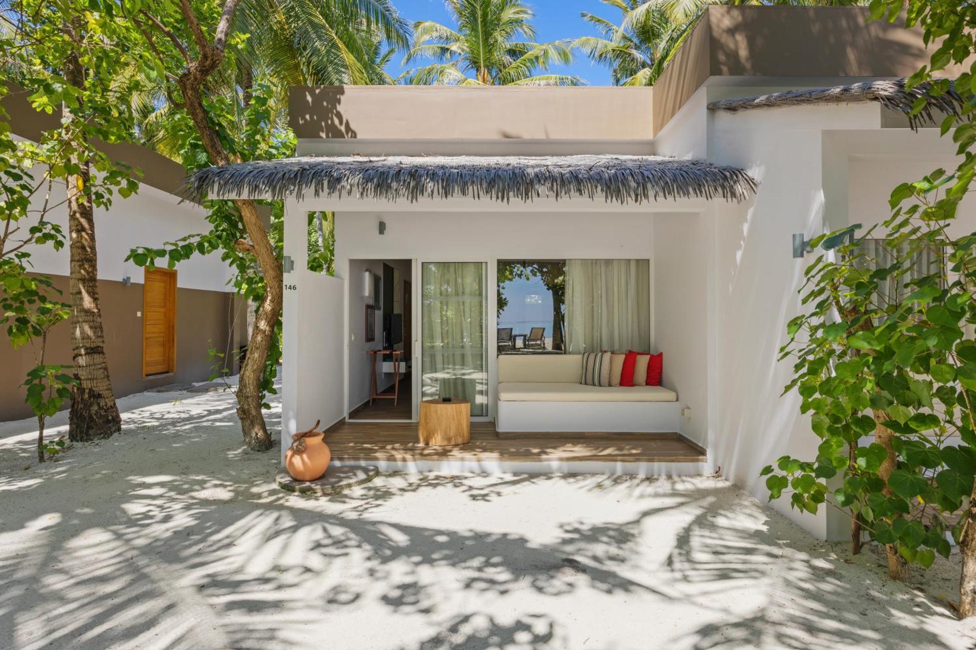 Cocoon Maldives Hotel Kurendhoo Bagian luar foto